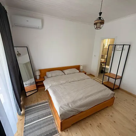 Shtepia Me Lule Guest house Permet
